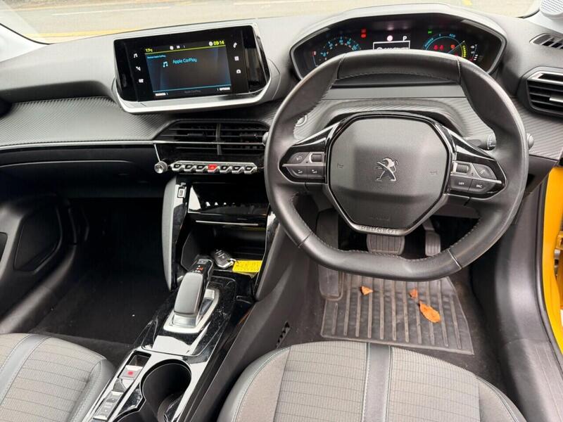 Peugeot E-208 view 4