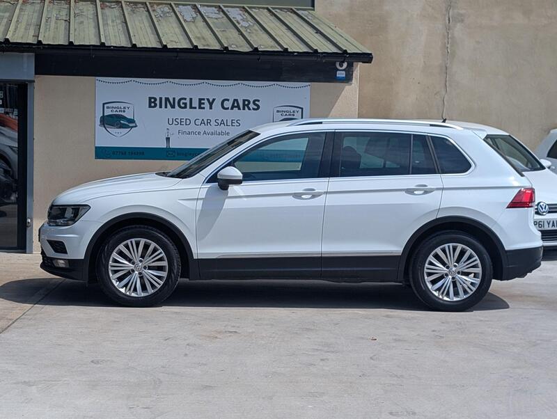 Volkswagen Tiguan view 3