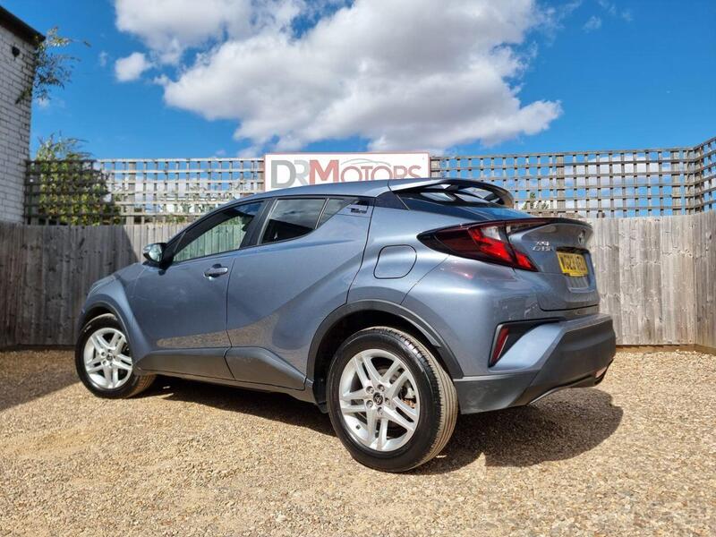 Toyota C-HR view 3