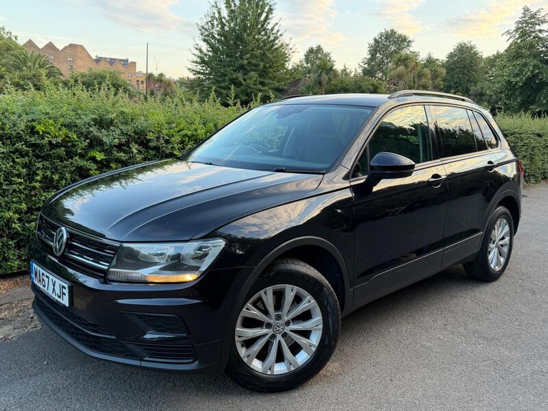 Volkswagen Tiguan view 3
