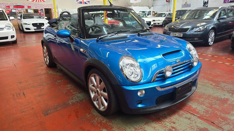 Mini Convertible view 3