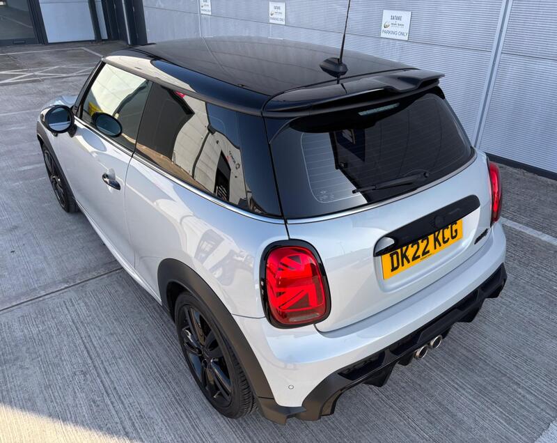 Mini Hatch view 6