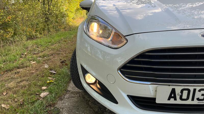 2013 Ford Fiesta — photo 18