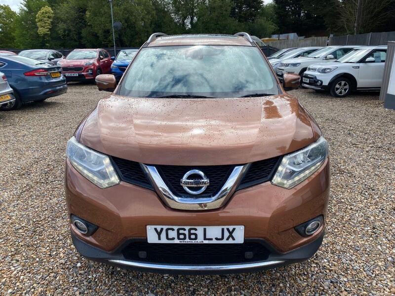 Nissan X-Trail view 3