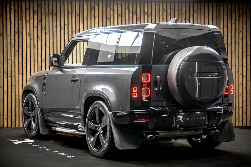 Land Rover Defender 90 view 3
