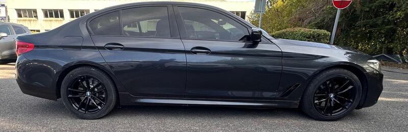 BMW 5 Series view 3