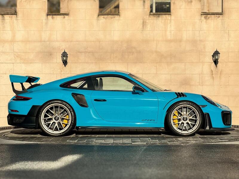 Porsche 911 view 4