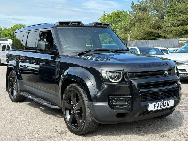Land Rover Defender 110 view 5