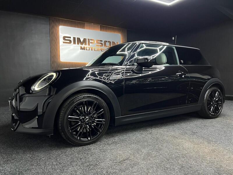 Mini Hatch view 3