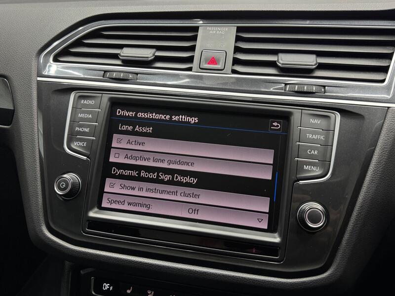 Volkswagen Tiguan view 12