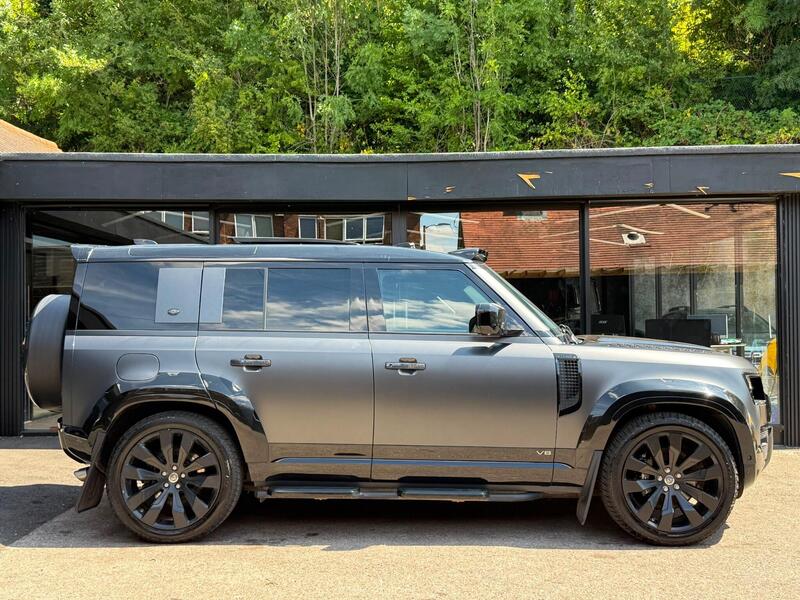 Land Rover Defender 110 view 3