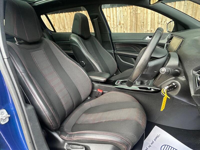 Peugeot 308 view 3