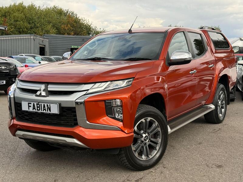 Mitsubishi L200 view 2