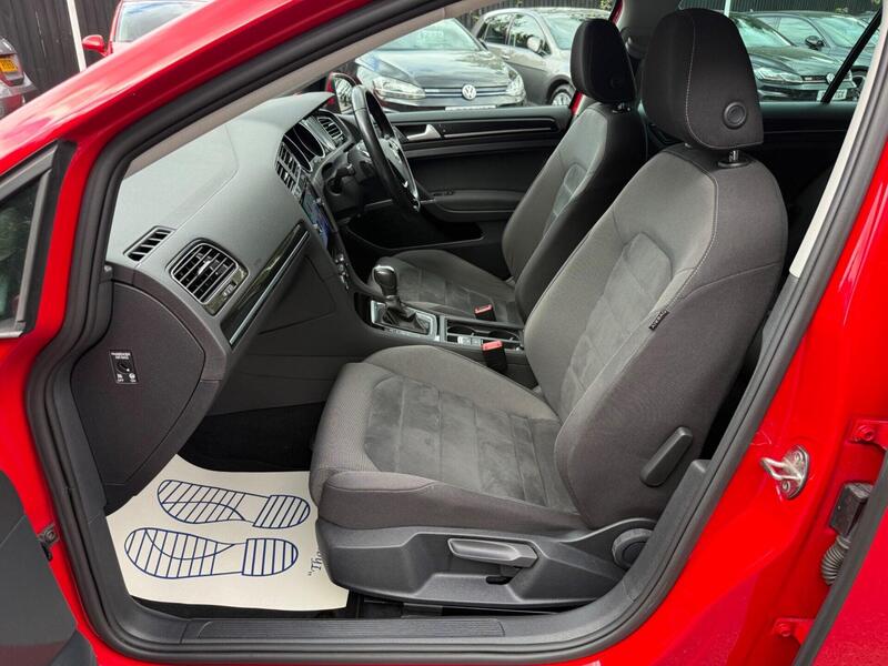 Volkswagen Golf view 3