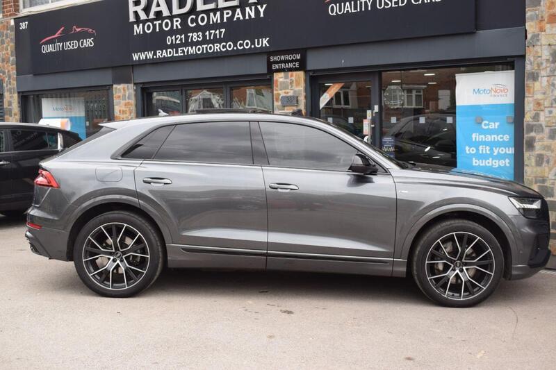 Audi Q8 view 7