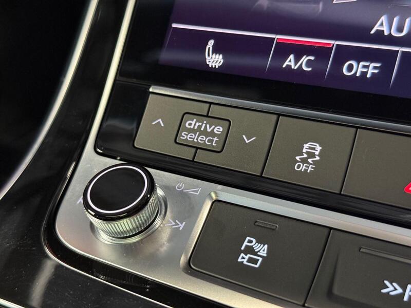 Audi SQ7 view 64