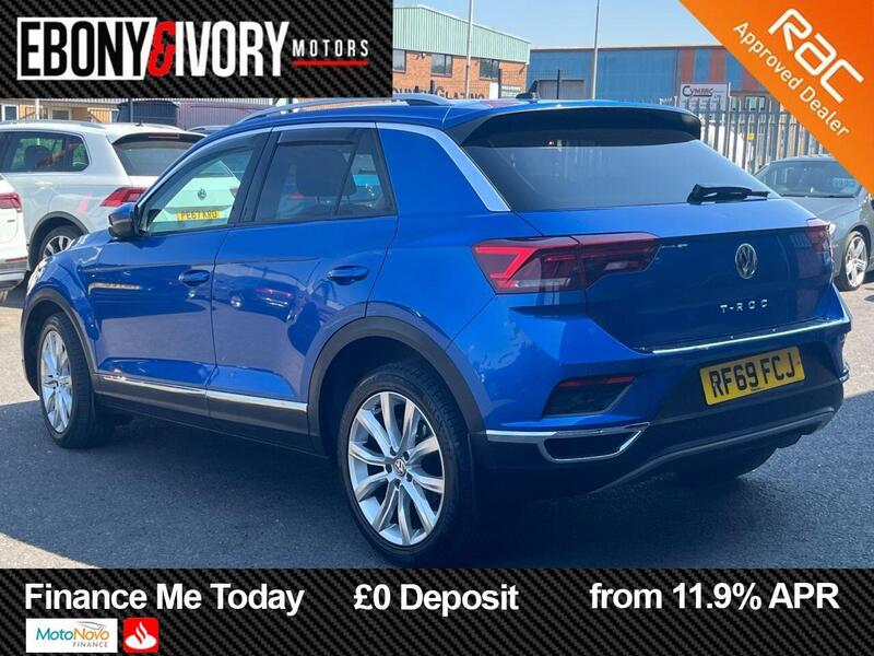 Volkswagen T-Roc view 4
