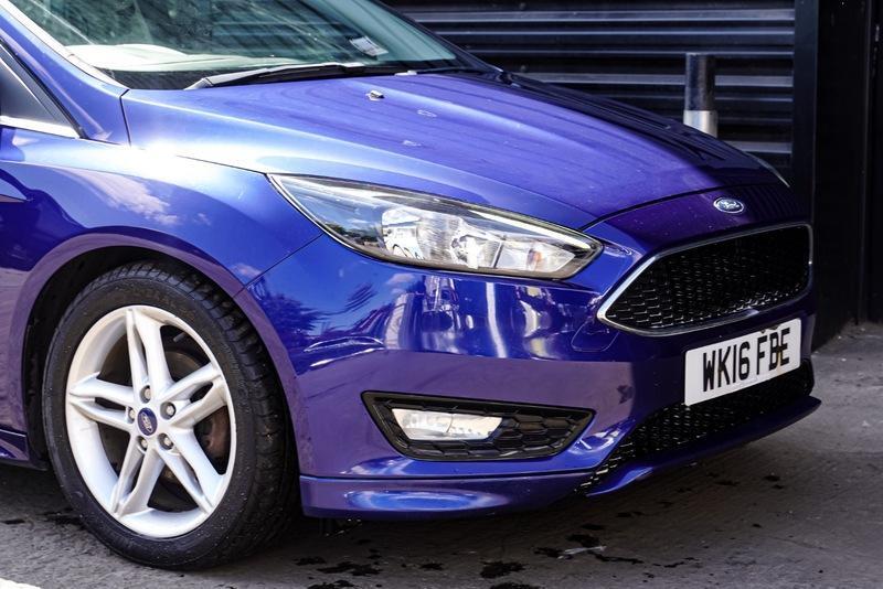 Ford Focus view 12
