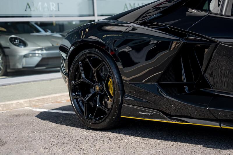 Lamborghini Revuelto view 7