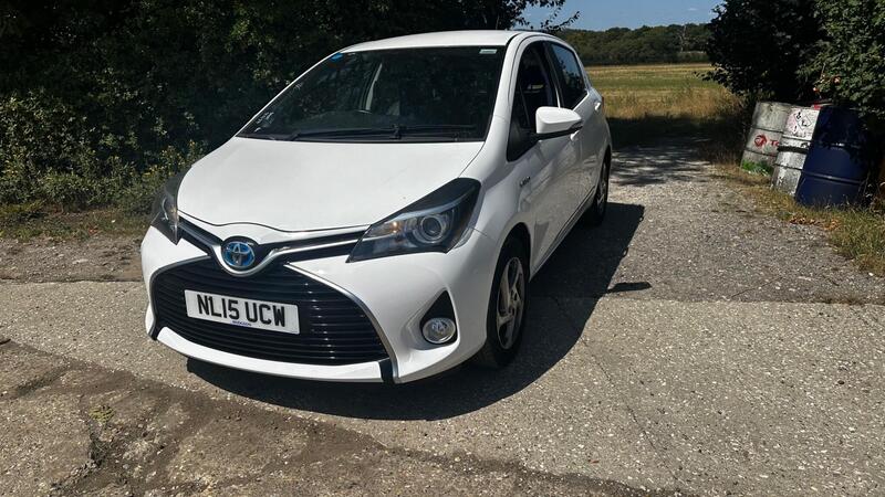 2015 Toyota Yaris — photo 3