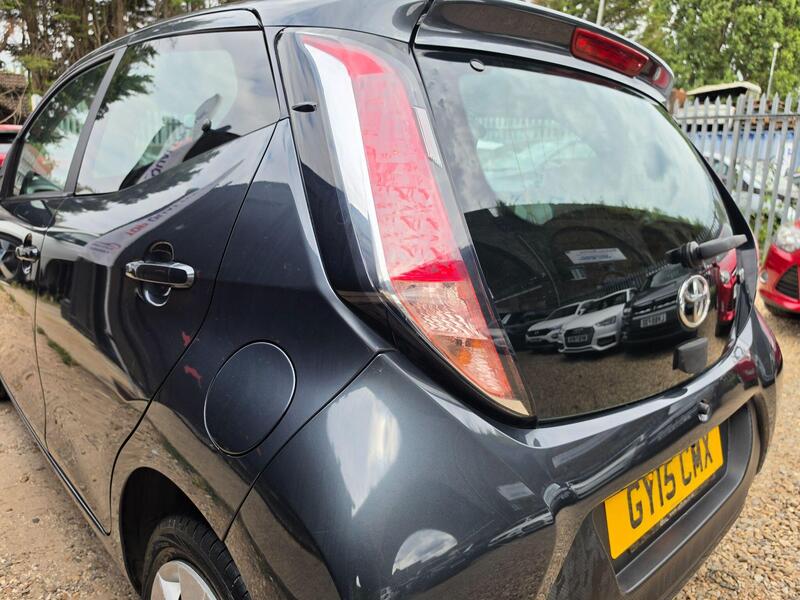 Toyota AYGO 1.0 VVT-i x-play Euro 5 5dr Euro 5 thumbnail 10