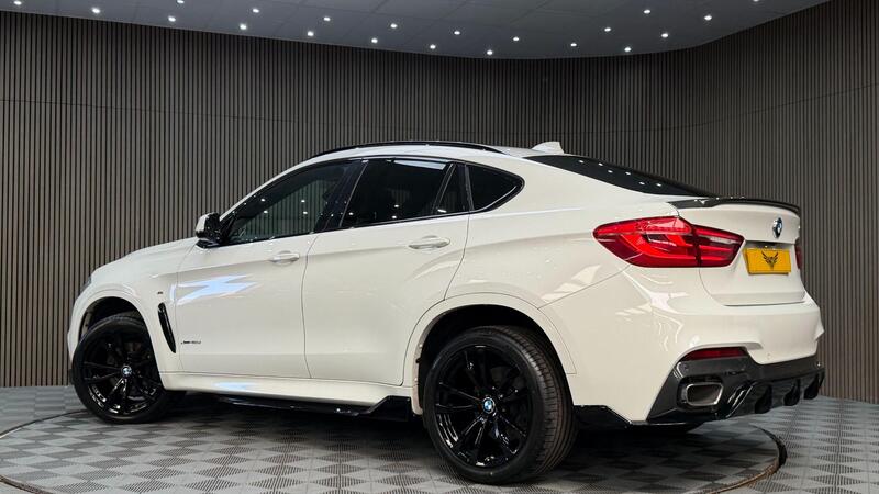 BMW X6 view 2