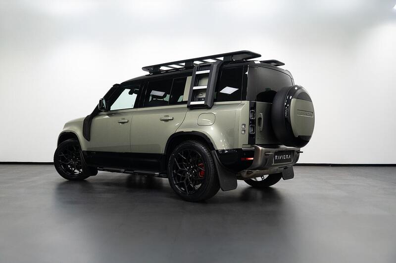 Land Rover Defender 110 view 5