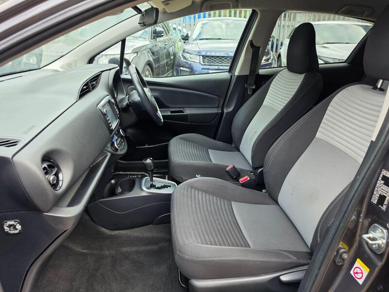 Toyota Yaris 1.5 VVT-h Design E-CVT Euro 6 (s/s) 5dr thumbnail 26