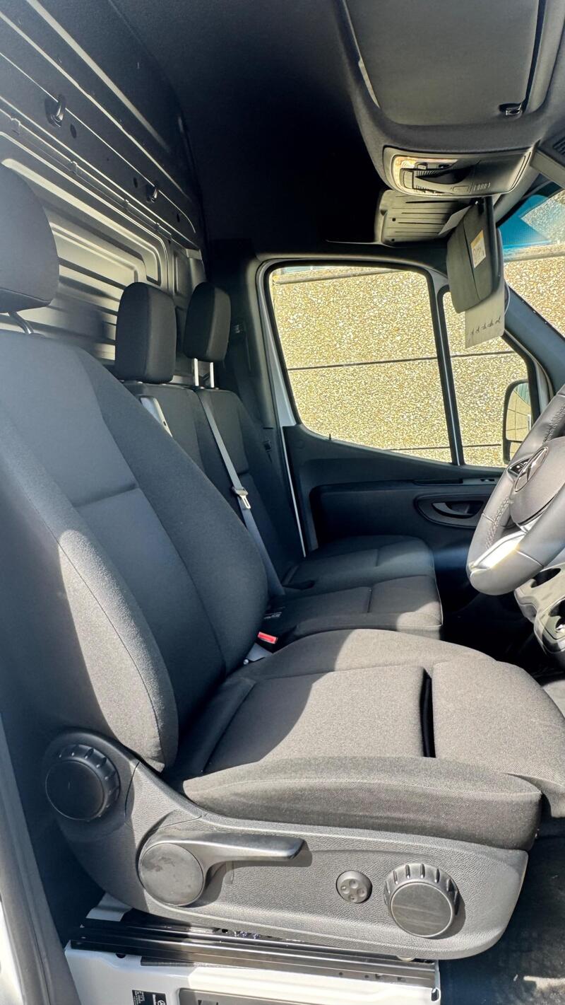 2026 Mercedes-Benz Sprinter — photo 9