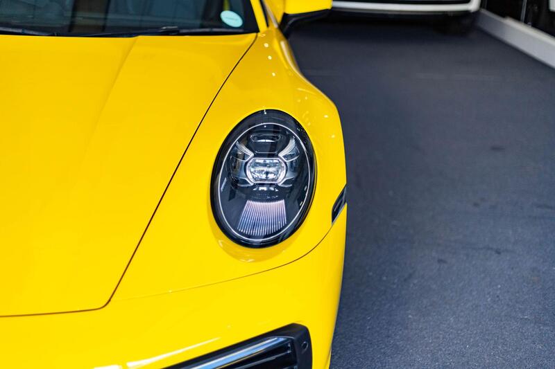 Porsche 911 view 4