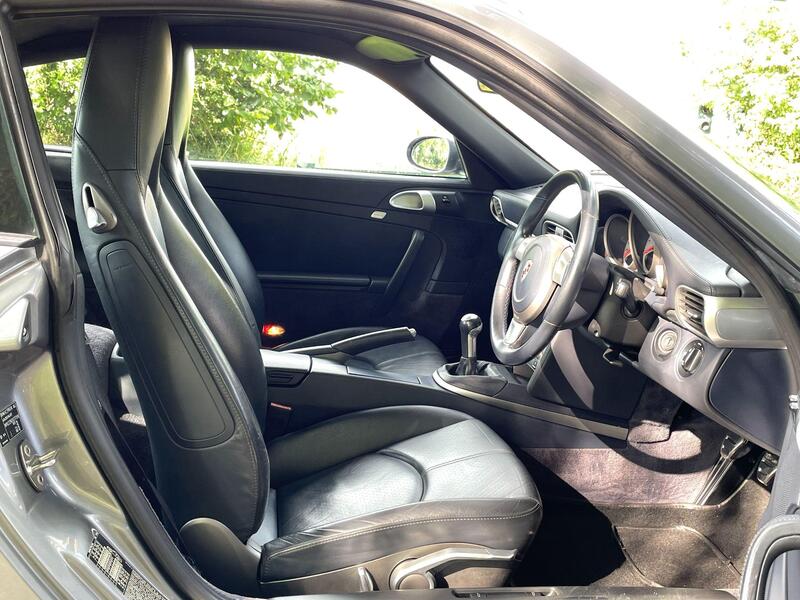 Porsche 911 view 9
