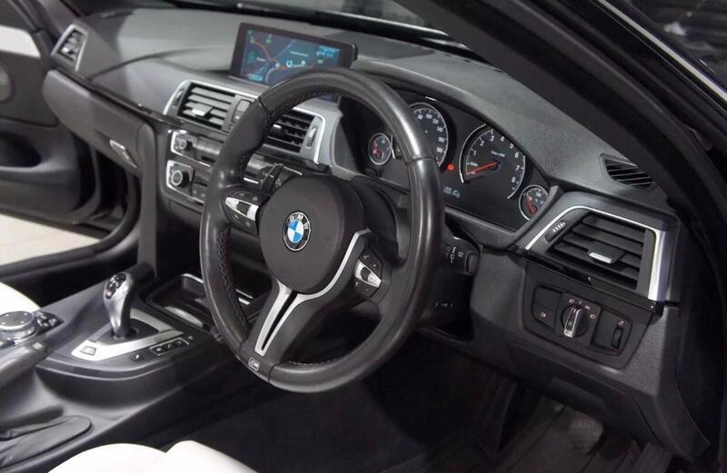BMW M4 view 3