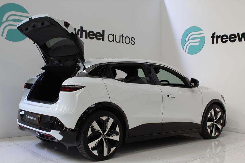 2023 Renault Megane E-Tech in White — image 30 of 83
