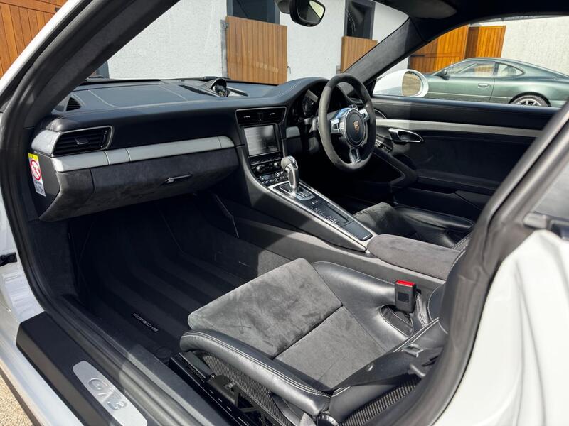 Porsche 911 view 3
