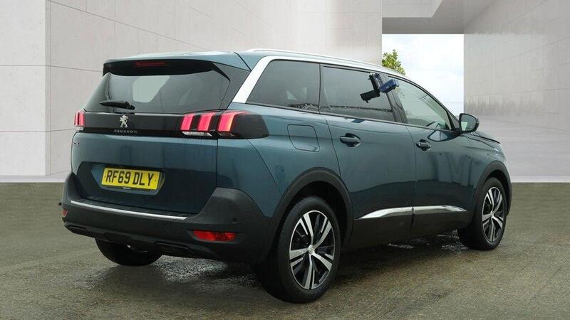 Peugeot 5008 view 4