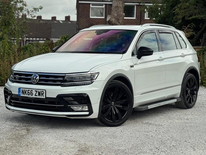Volkswagen Tiguan view 2