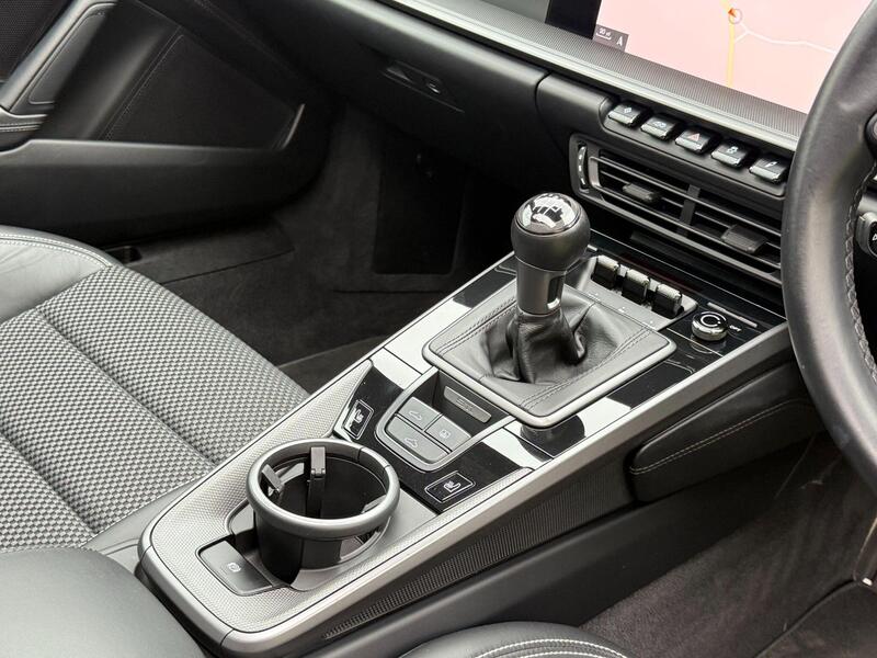 Porsche 911 view 25