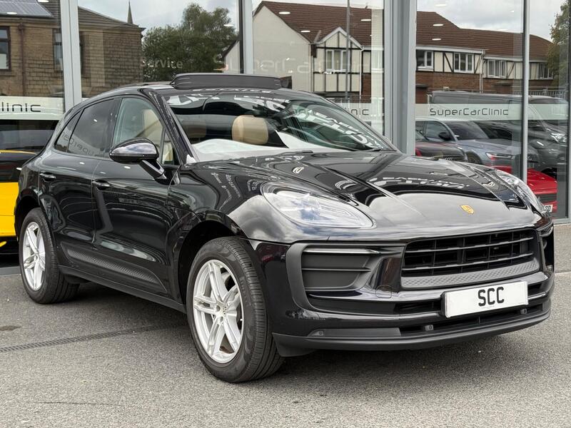 Porsche Macan view 3