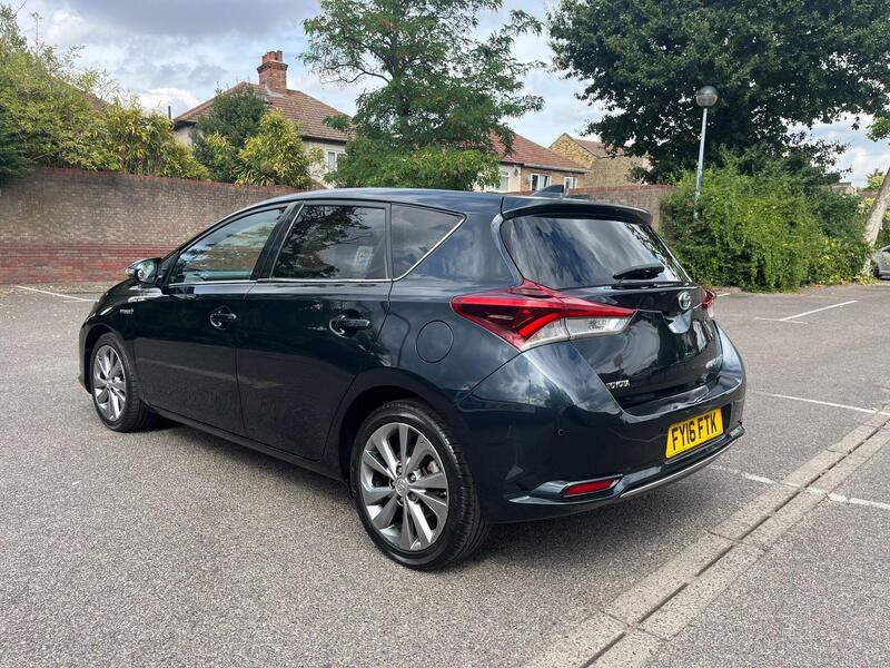 Toyota Auris view 5