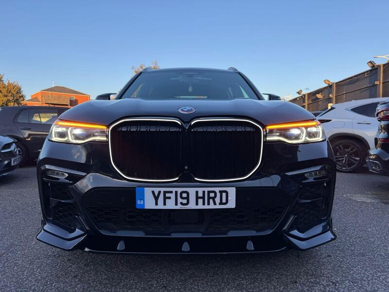 BMW X7 view 6