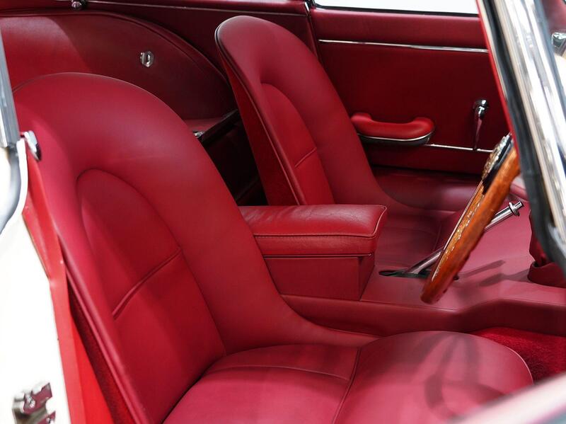 Jaguar E-Type view 7
