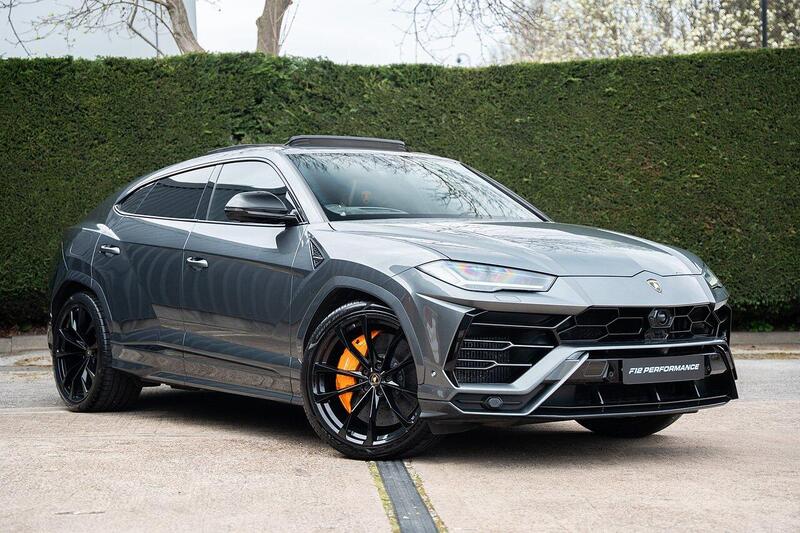 Lamborghini Urus view 5