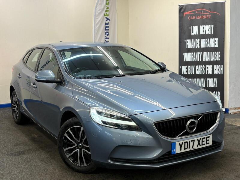 Volvo V40 — photo 1