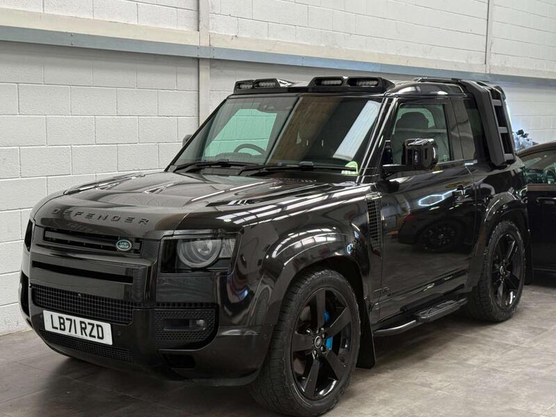 Land Rover Defender 90 view 3