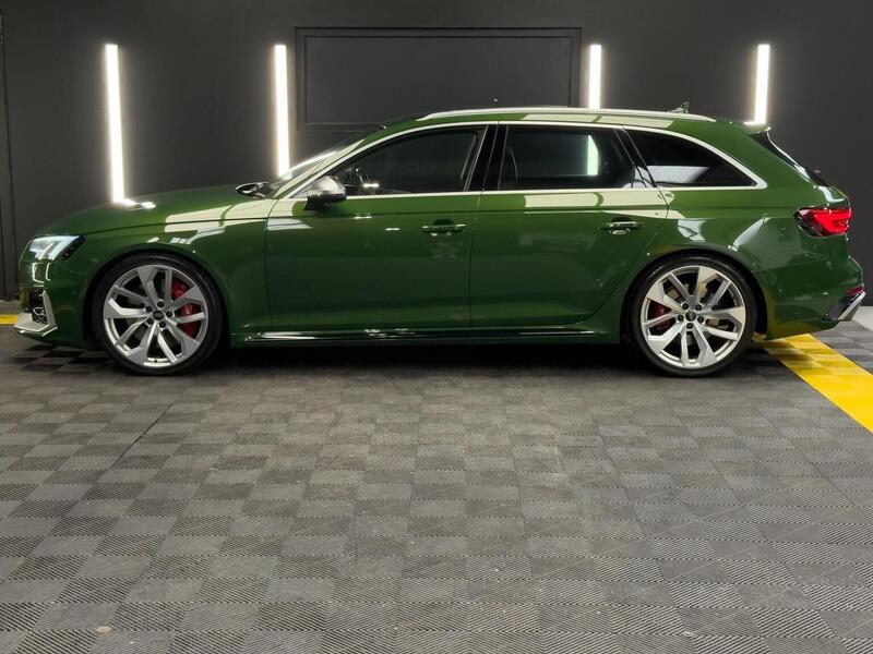 Audi RS4 view 6