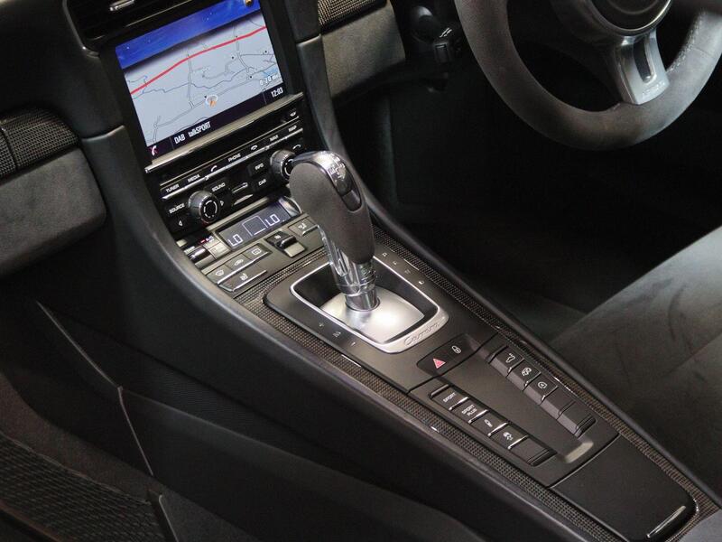 Porsche 911 view 16