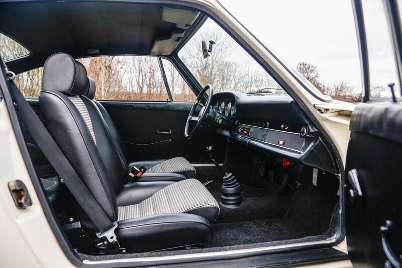 Porsche 911e view 7
