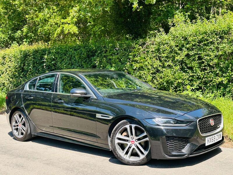 Jaguar Xe main image