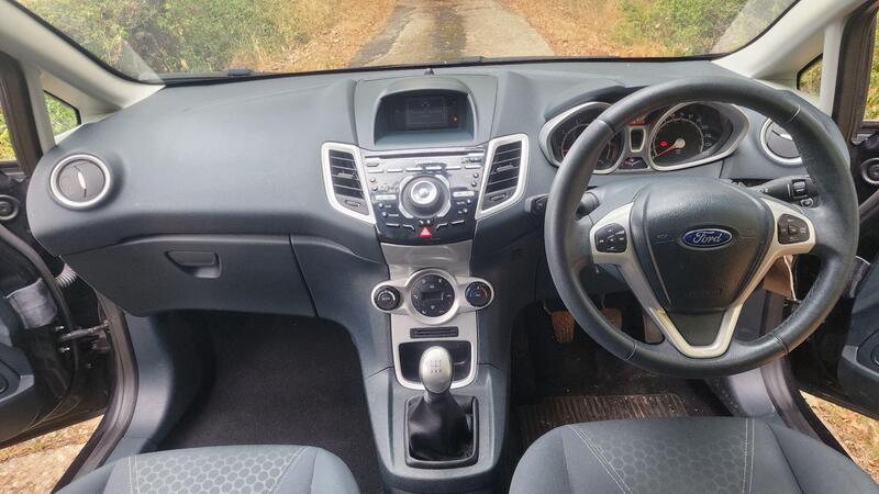 2012 Ford Fiesta — photo 21