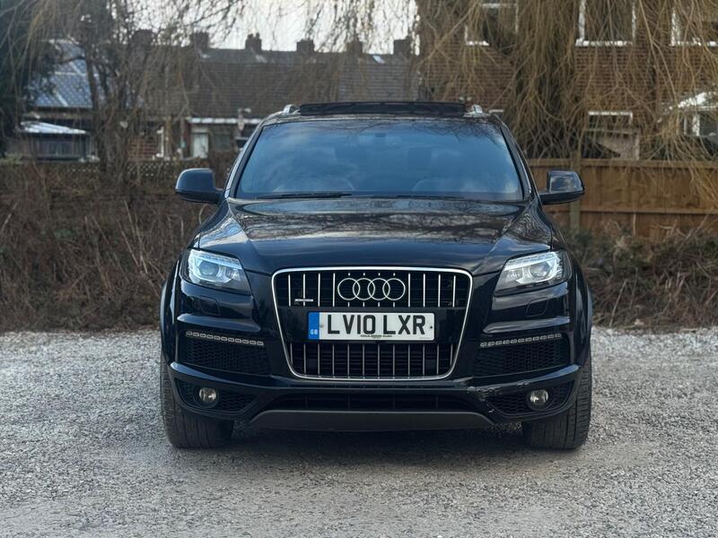 Audi Q7 view 4